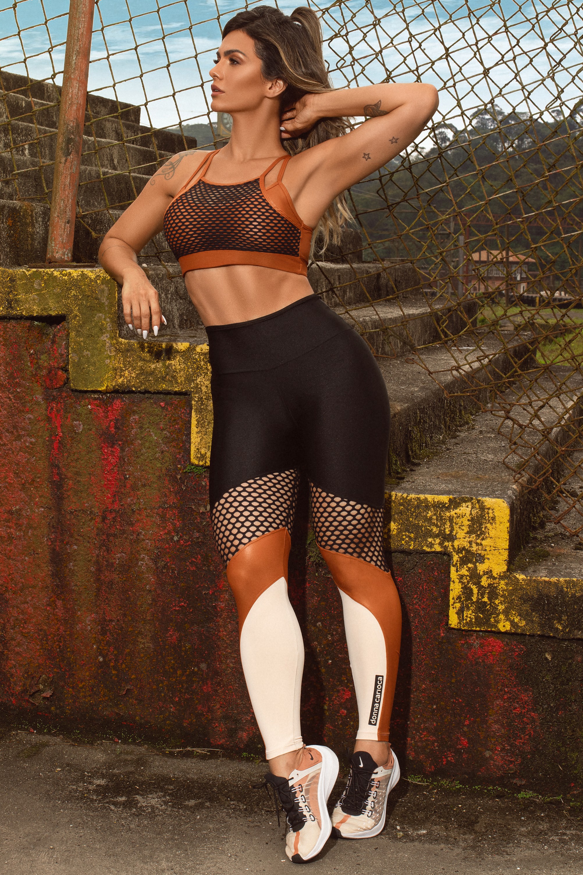 Legging Donna Carioca Star em Suplex Poliamida e Estampa Emborrachada -  Donna Carioca Moda Fitness