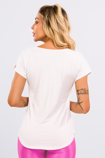 Camiseta Essentials Branca em Tecido Geladinho